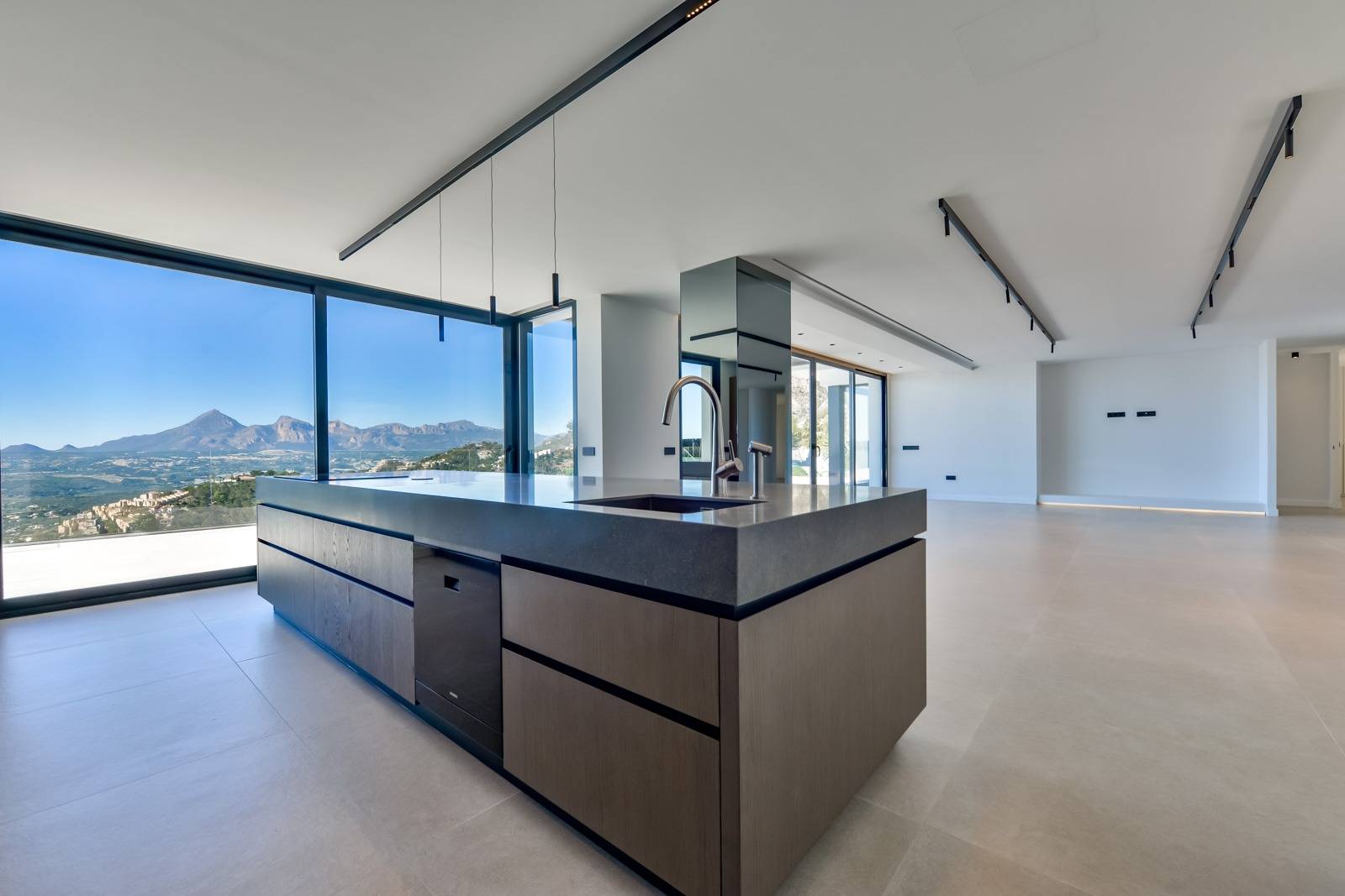 Villa Salónica. Villa contemporánea con excepcionales vistas al mar en venta en Altea Hills.