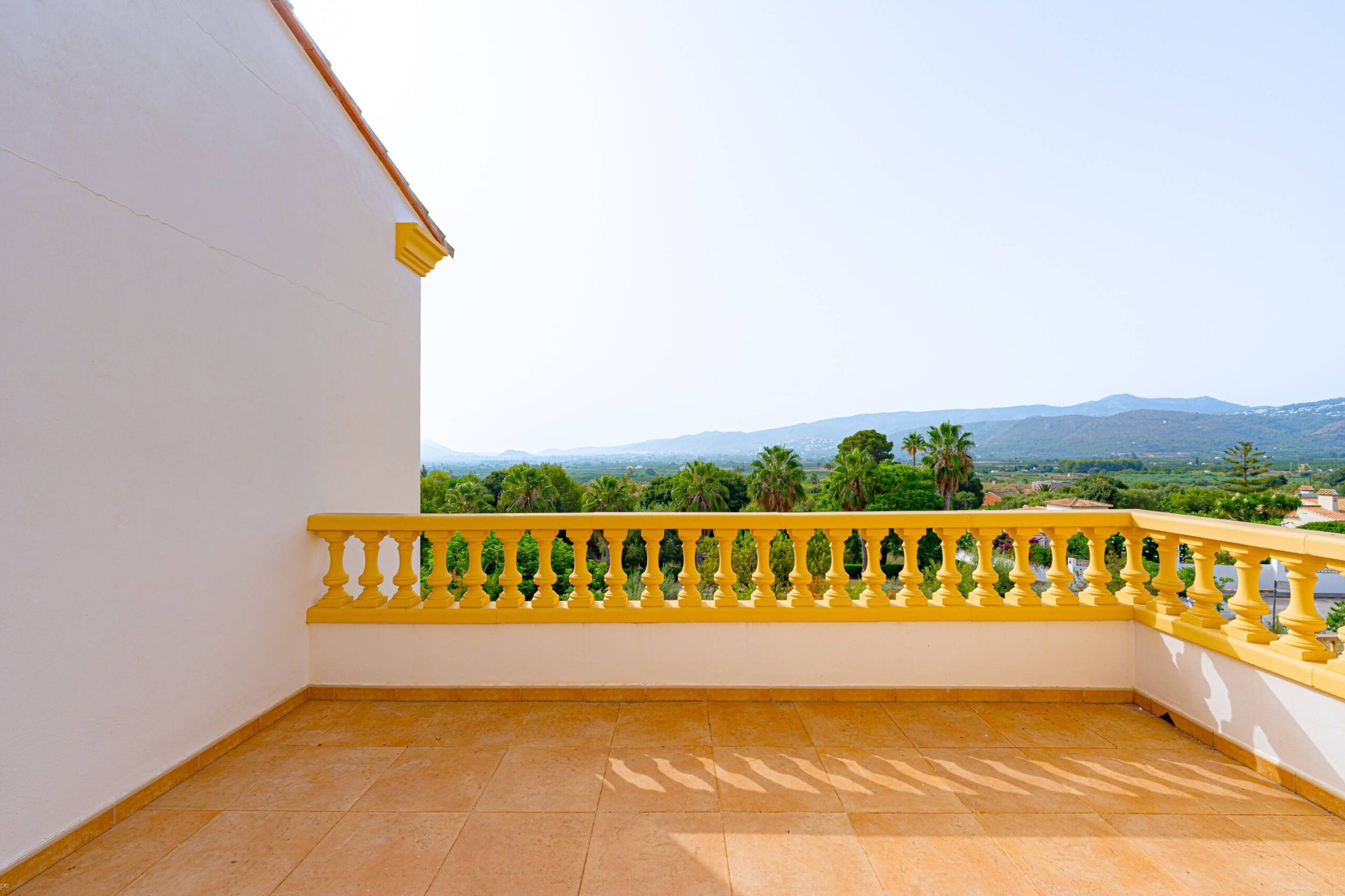 Villa Rosa. Amplia villa con vistas panorámicas en venta en Beniarbeig.