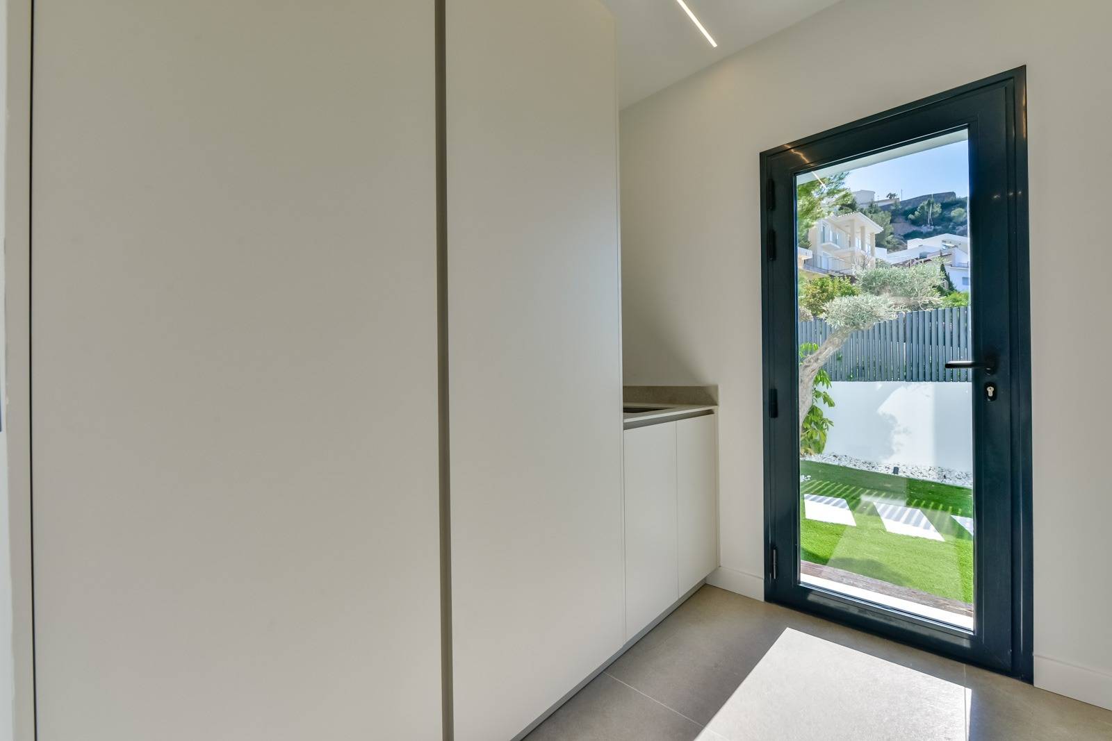 Villa Salónica. Villa contemporánea con excepcionales vistas al mar en venta en Altea Hills.
