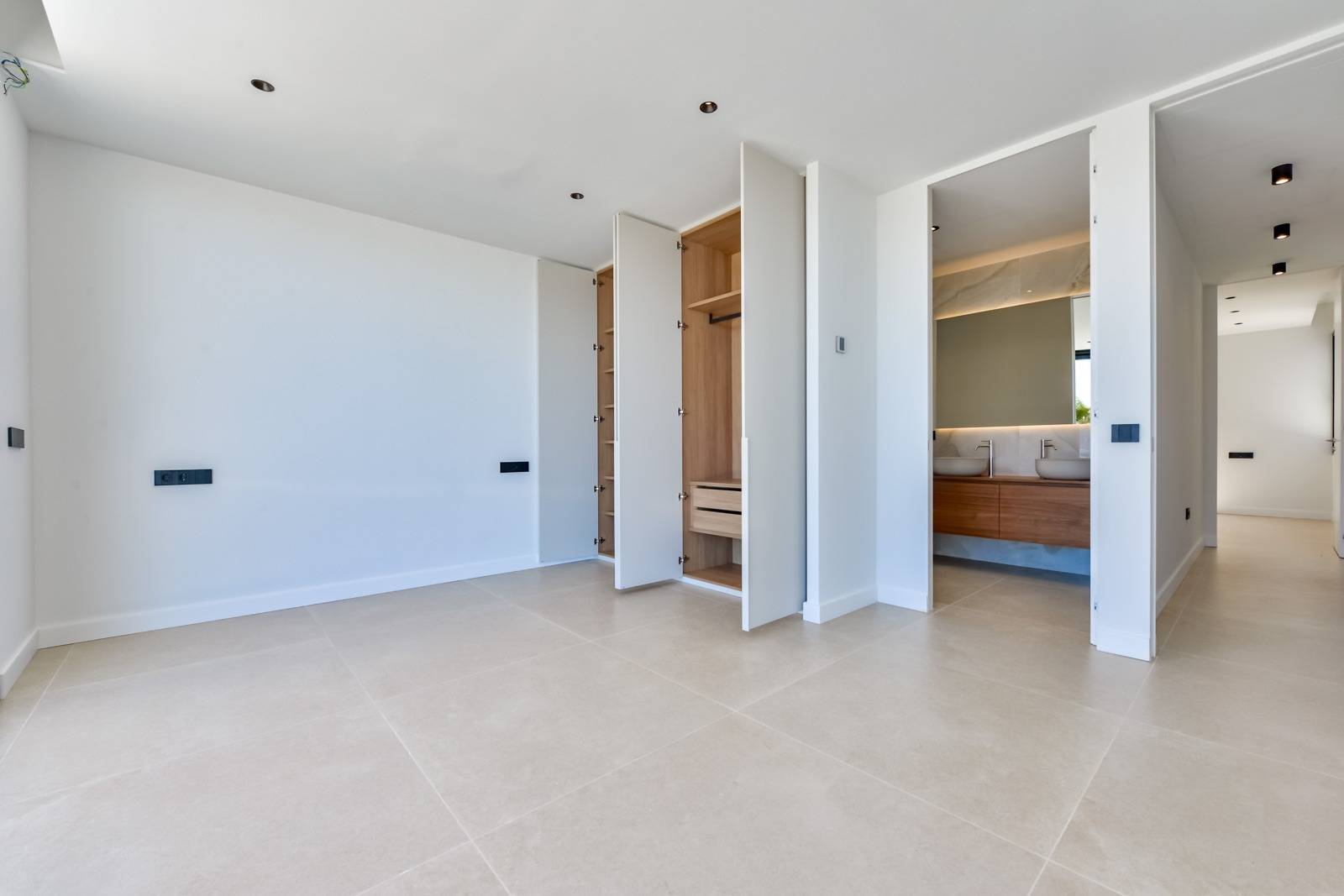 Villa Salónica. Villa contemporánea con excepcionales vistas al mar en venta en Altea Hills.