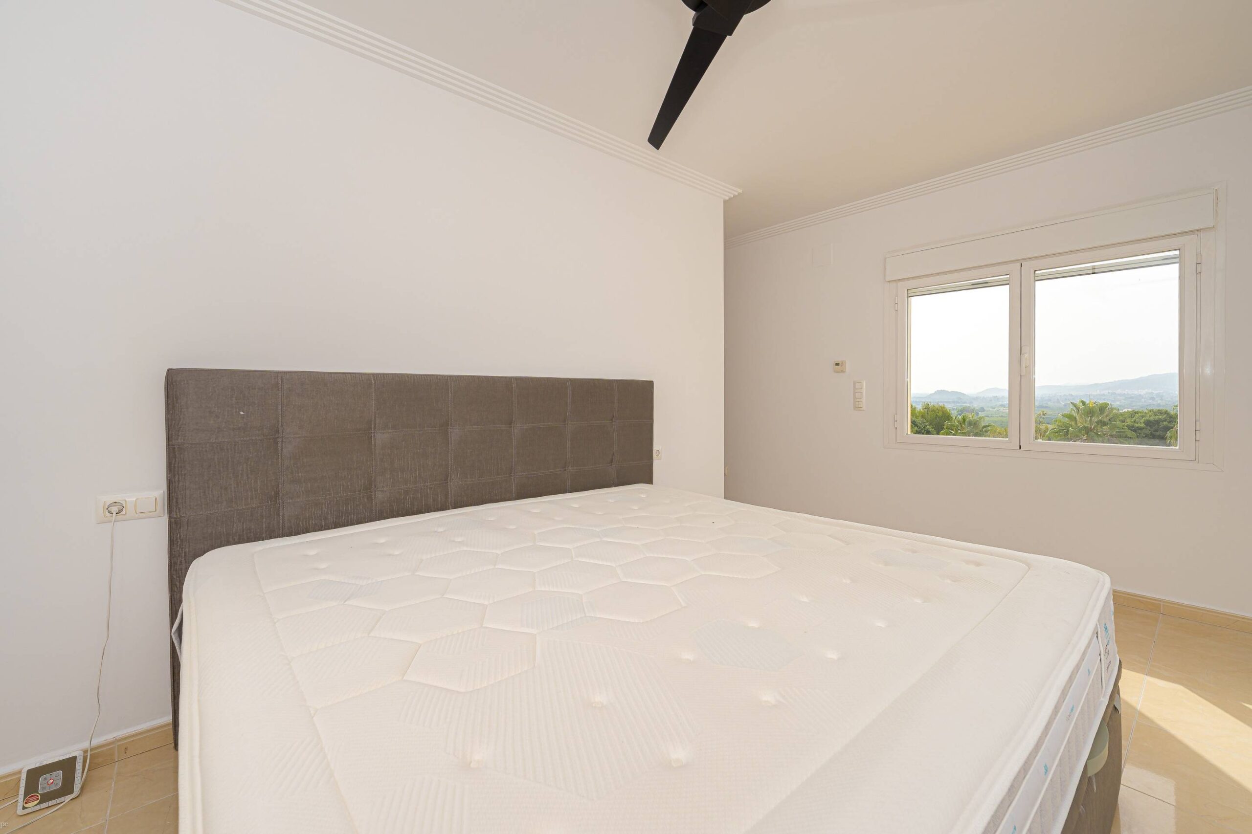 Villa Rosa. Amplia villa con vistas panorámicas en venta en Beniarbeig.