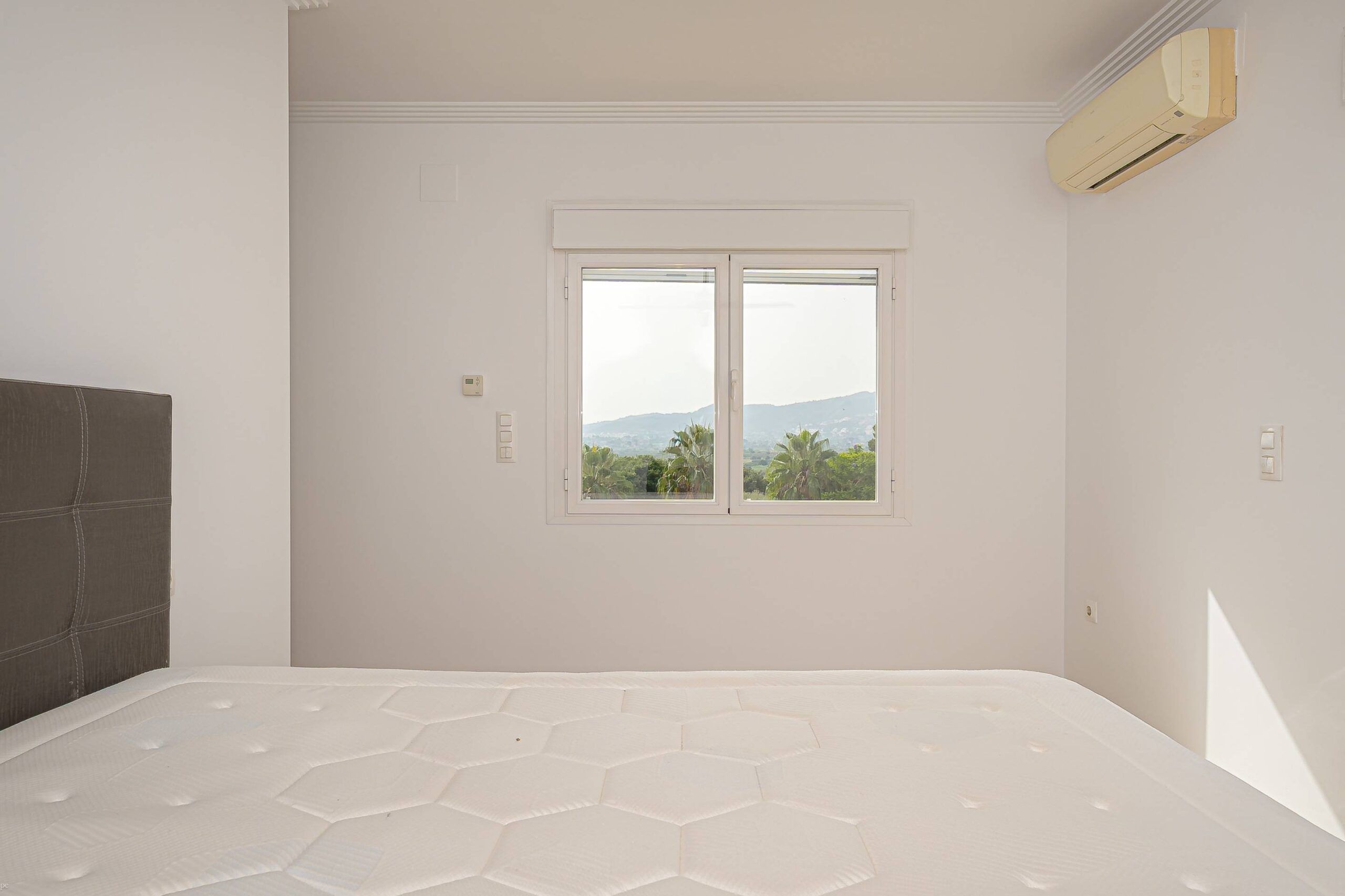 Villa Rosa. Amplia villa con vistas panorámicas en venta en Beniarbeig.
