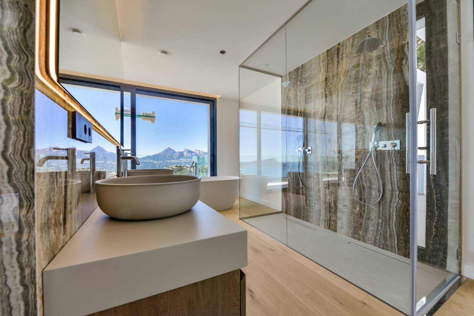 Villa Salónica. Villa contemporánea con excepcionales vistas al mar en venta en Altea Hills.