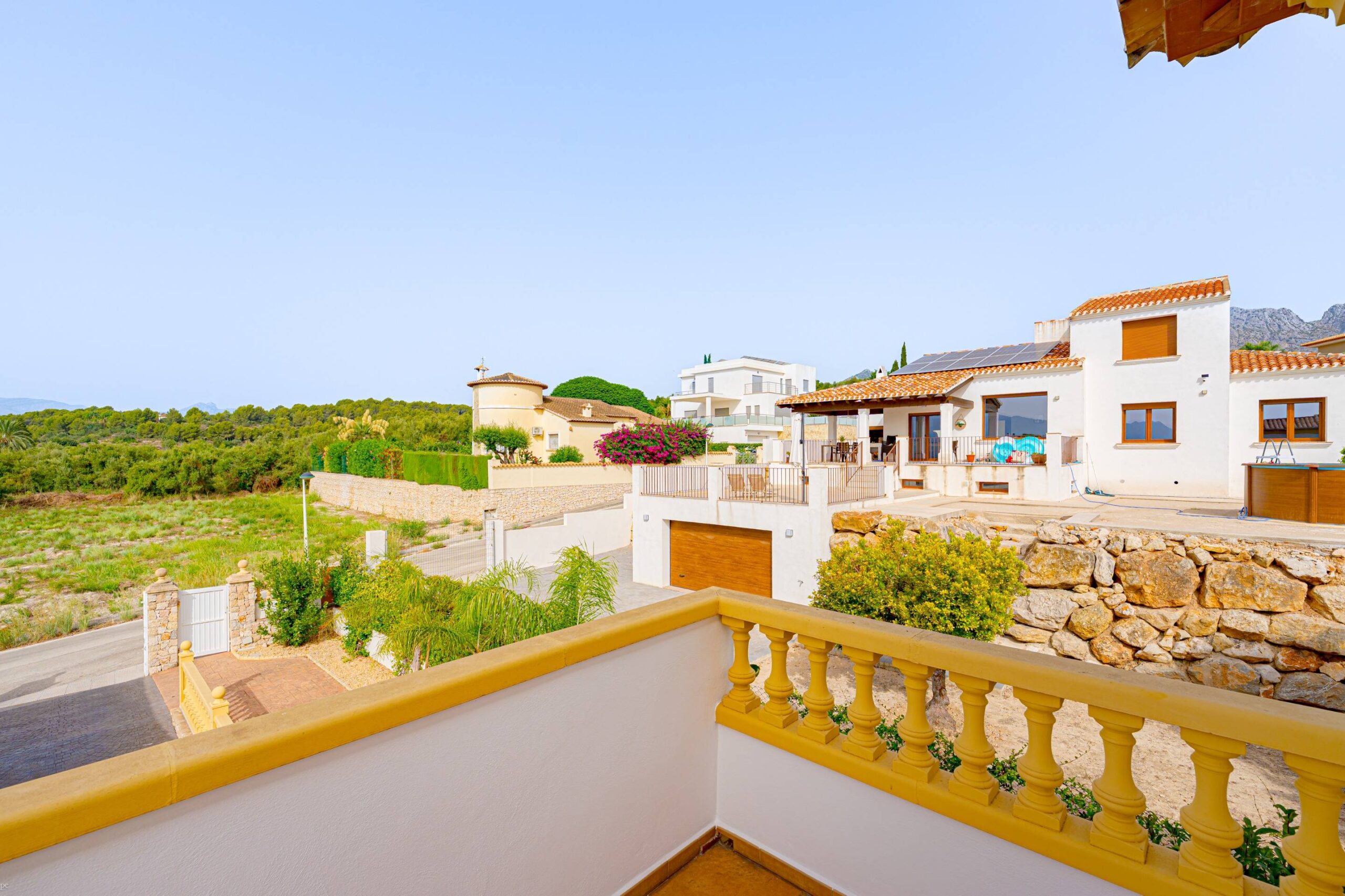 Villa Rosa. Amplia villa con vistas panorámicas en venta en Beniarbeig.