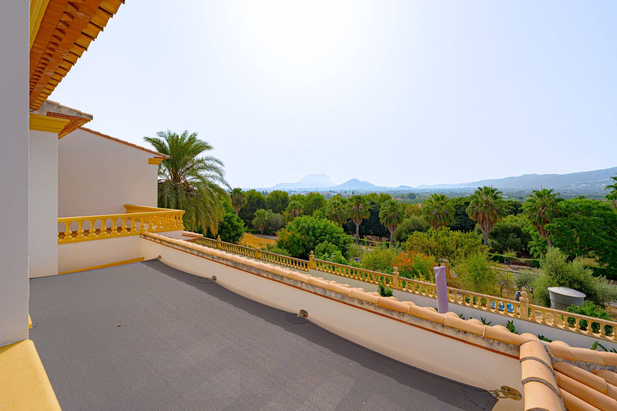 Villa Rosa. Amplia villa con vistas panorámicas en venta en Beniarbeig.
