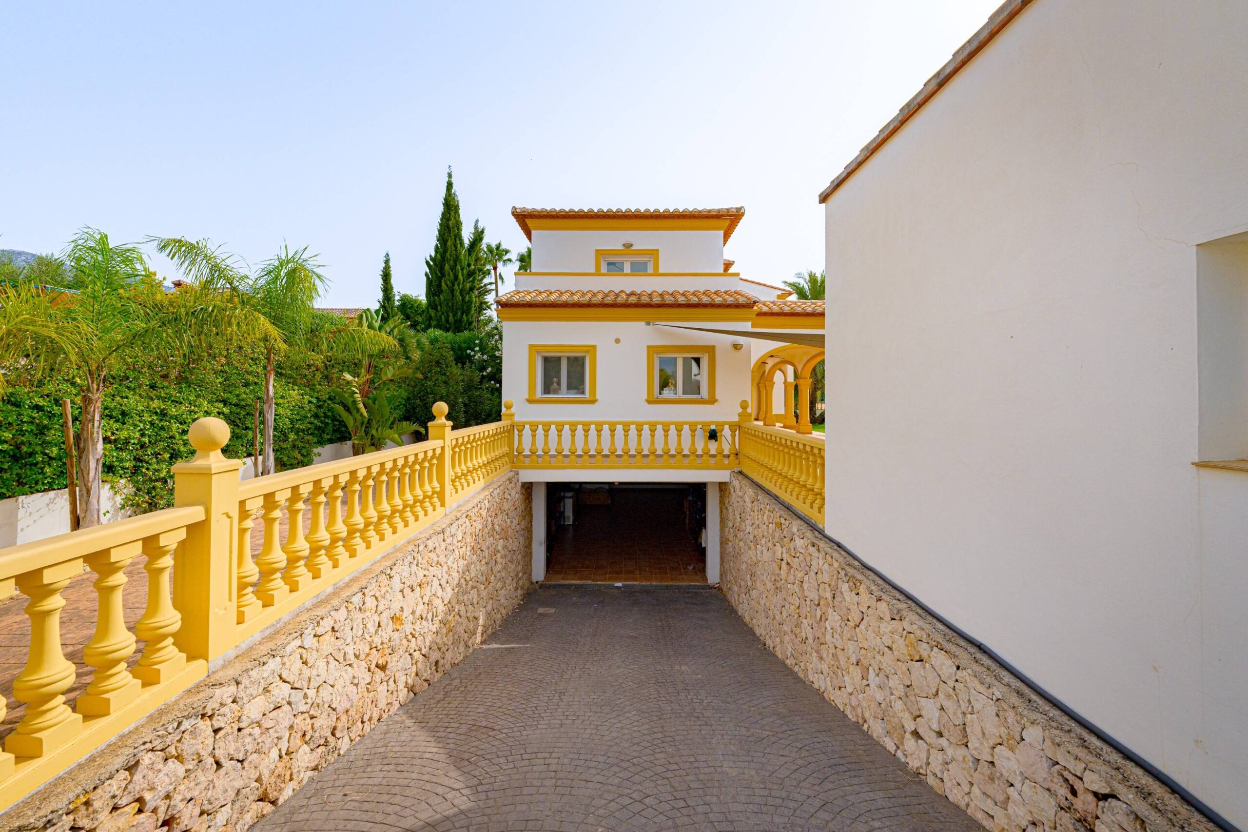 Villa Rosa. Amplia villa con vistas panorámicas en venta en Beniarbeig.