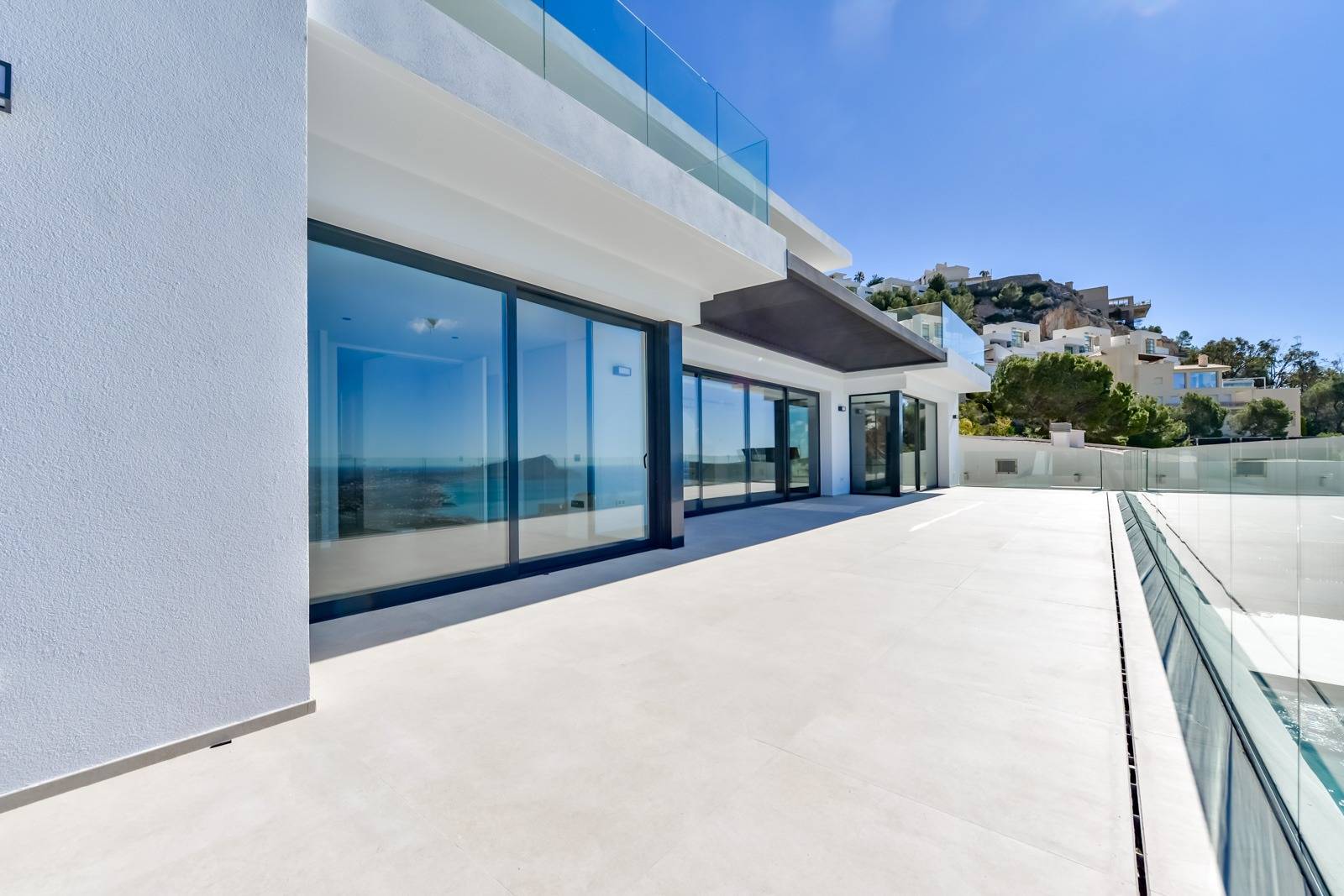 Villa Salónica. Villa contemporánea con excepcionales vistas al mar en venta en Altea Hills.