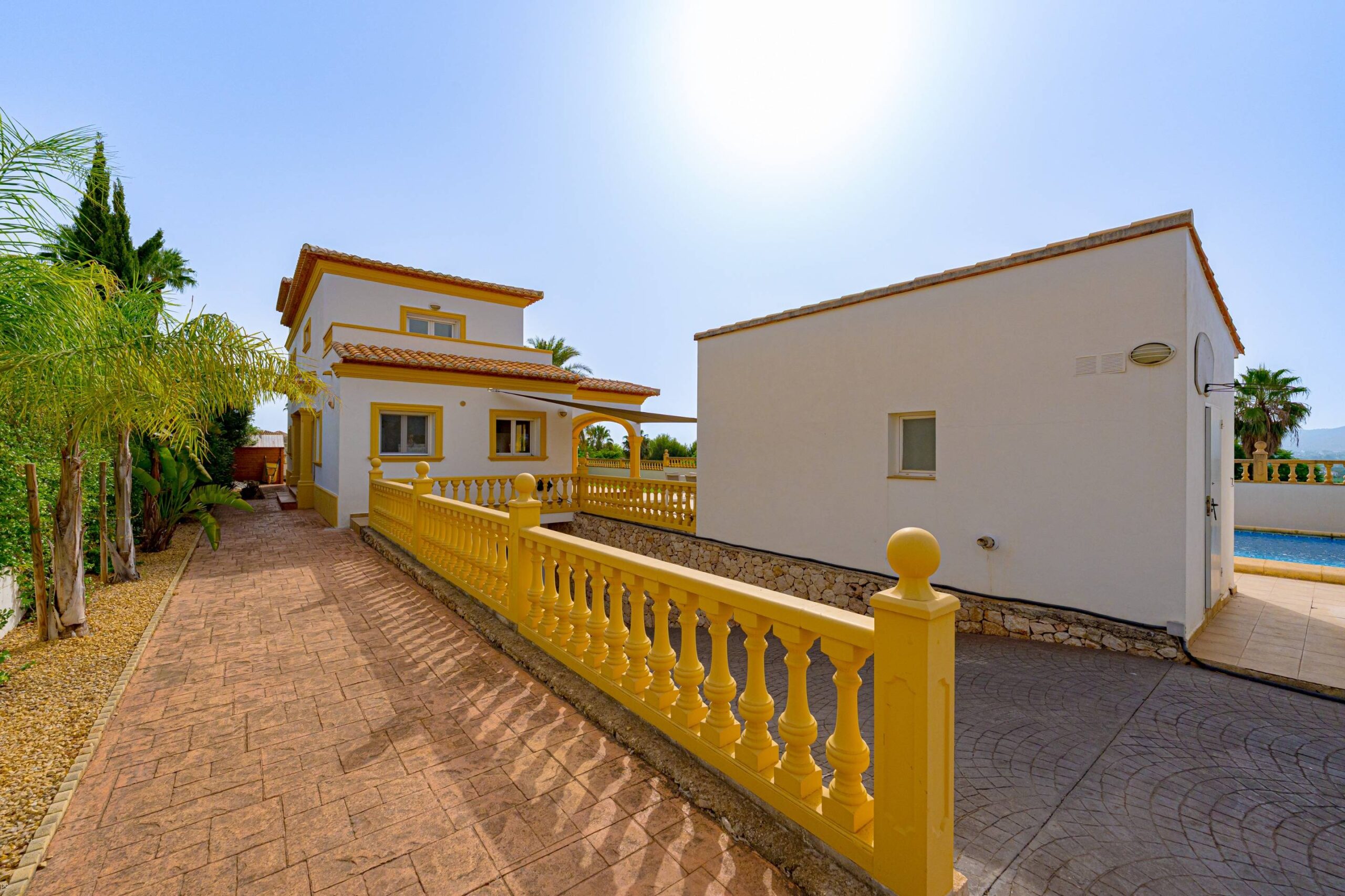 Villa Rosa. Amplia villa con vistas panorámicas en venta en Beniarbeig.