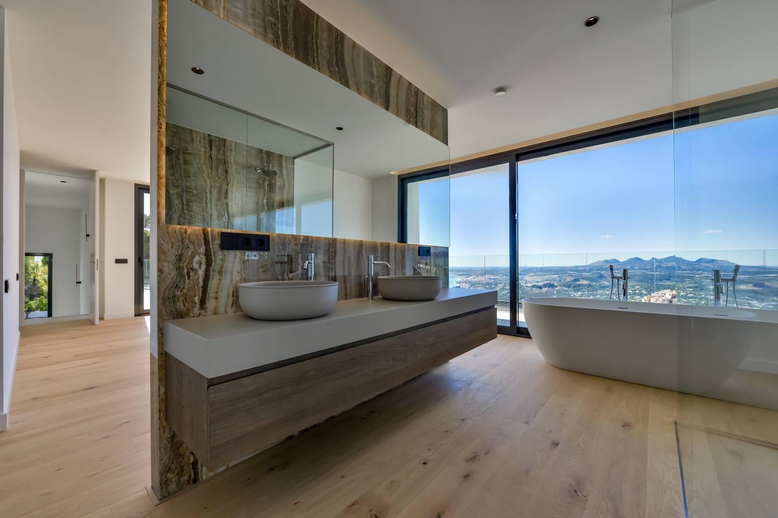 Villa Salónica. Villa contemporánea con excepcionales vistas al mar en venta en Altea Hills.