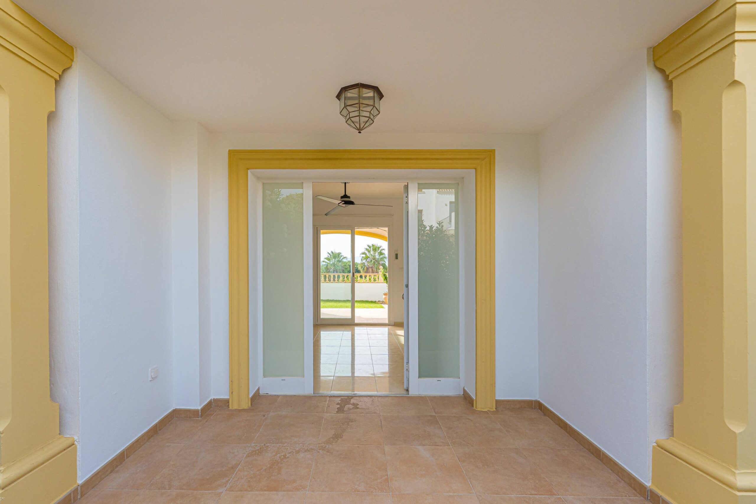 Villa Rosa. Amplia villa con vistas panorámicas en venta en Beniarbeig.