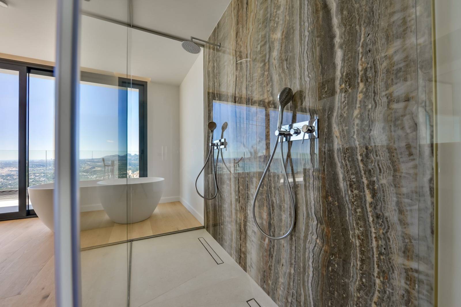 Villa Salónica. Villa contemporánea con excepcionales vistas al mar en venta en Altea Hills.