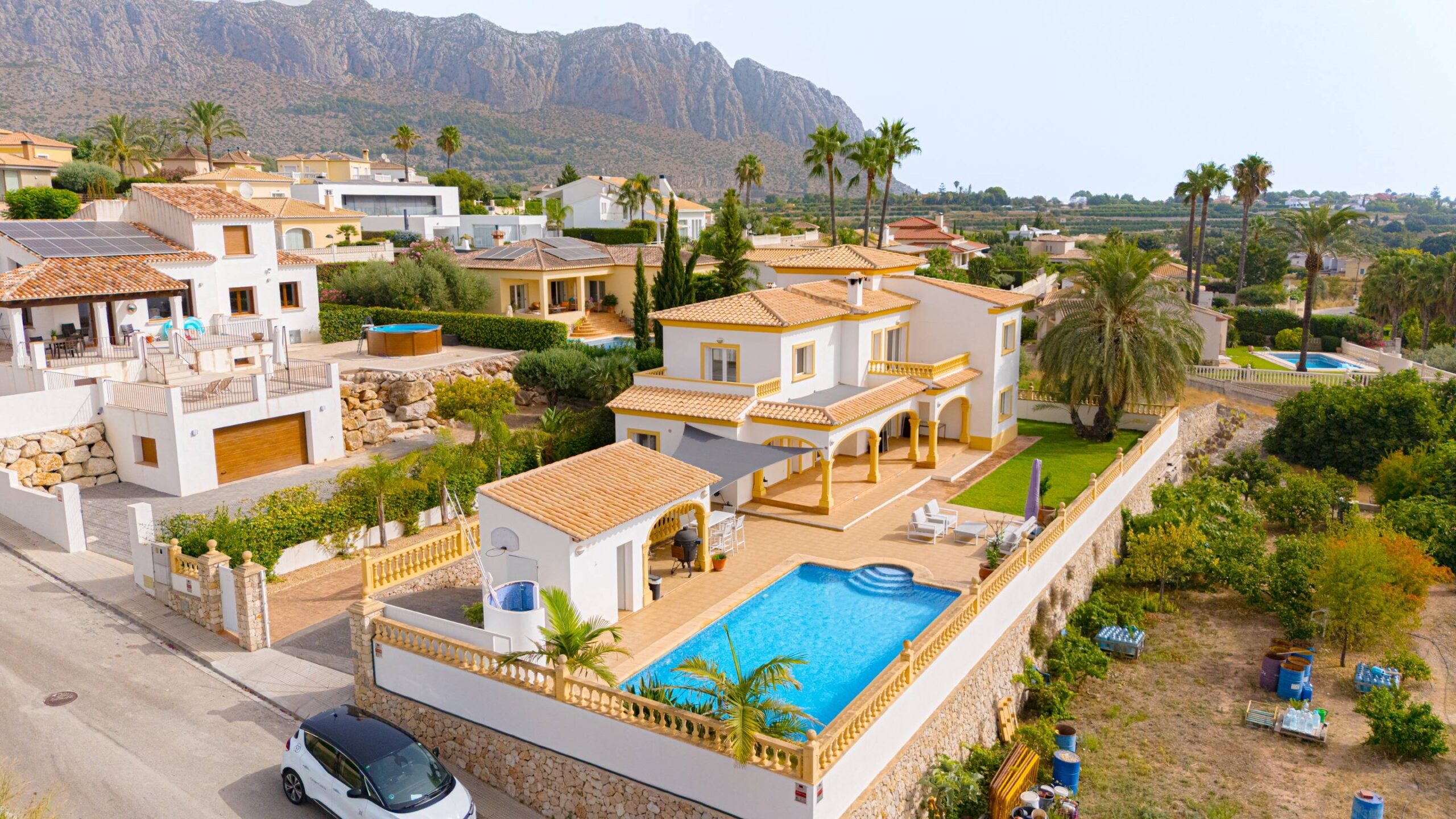 Villa Rosa. Amplia villa con vistas panorámicas en venta en Beniarbeig.