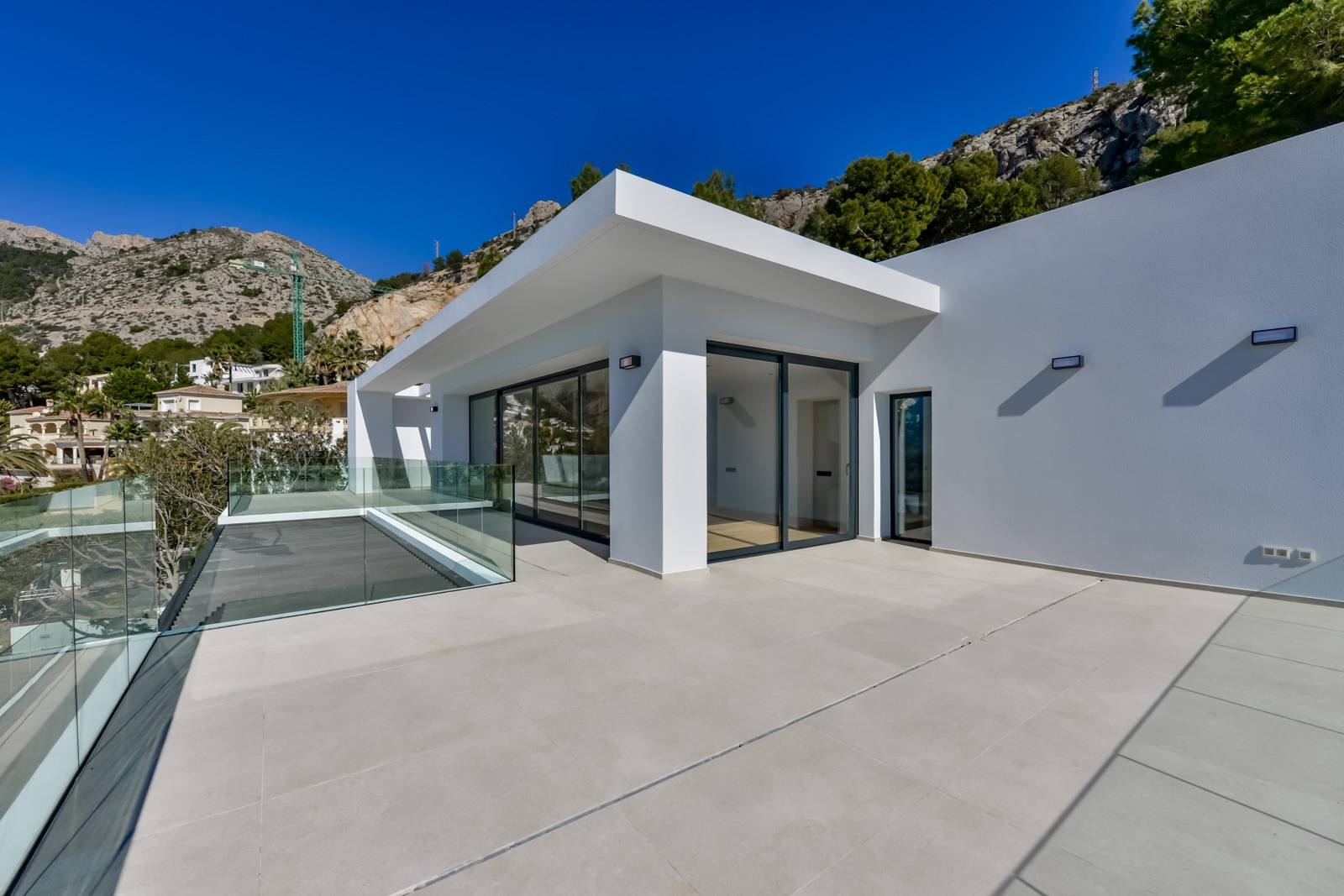 Villa Salónica. Villa contemporánea con excepcionales vistas al mar en venta en Altea Hills.