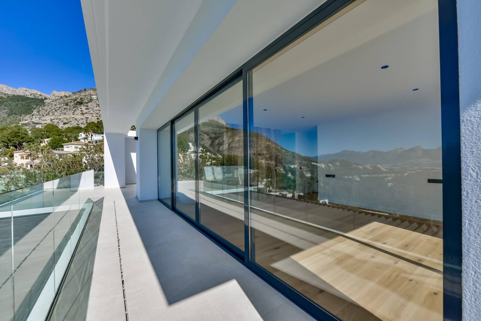 Villa Salónica. Villa contemporánea con excepcionales vistas al mar en venta en Altea Hills.