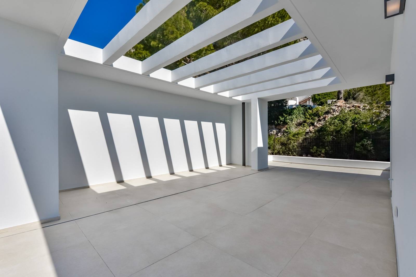 Villa Salónica. Villa contemporánea con excepcionales vistas al mar en venta en Altea Hills.