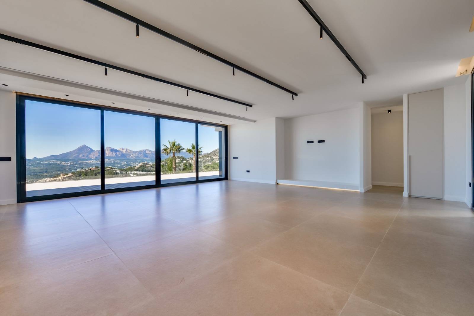 Villa Salónica. Villa contemporánea con excepcionales vistas al mar en venta en Altea Hills.