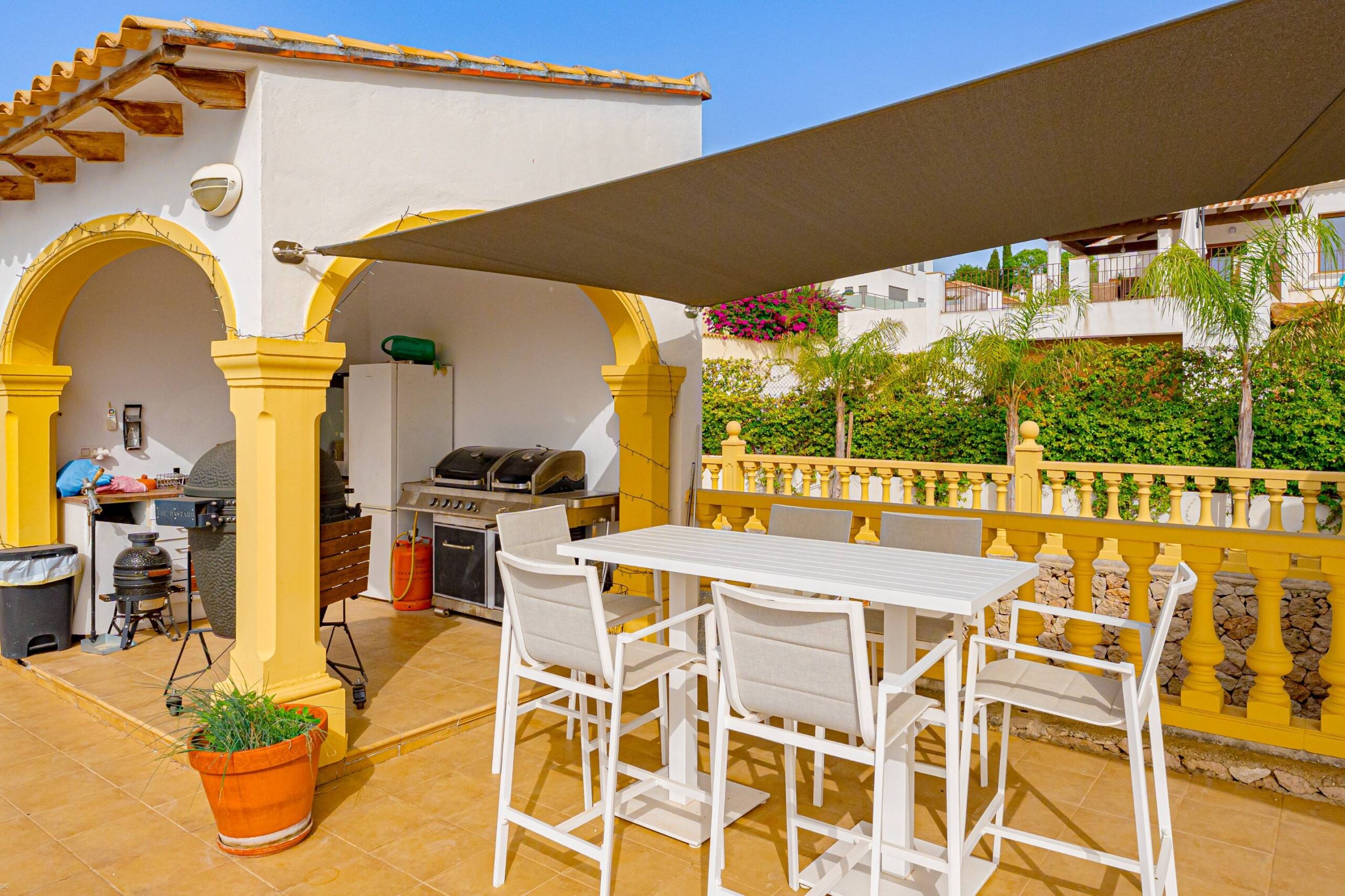 Villa Rosa. Amplia villa con vistas panorámicas en venta en Beniarbeig.