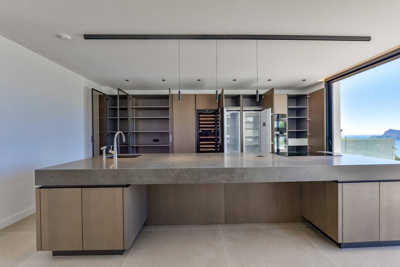 Villa Salónica. Villa contemporánea con excepcionales vistas al mar en venta en Altea Hills.