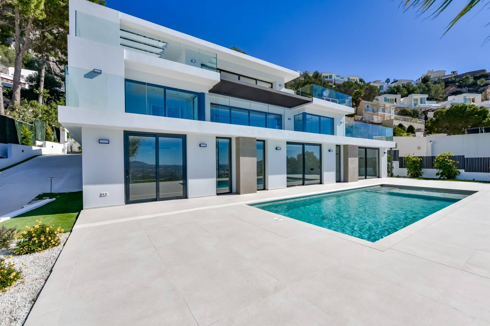 Villa Salónica. Villa contemporánea con excepcionales vistas al mar en venta en Altea Hills.
