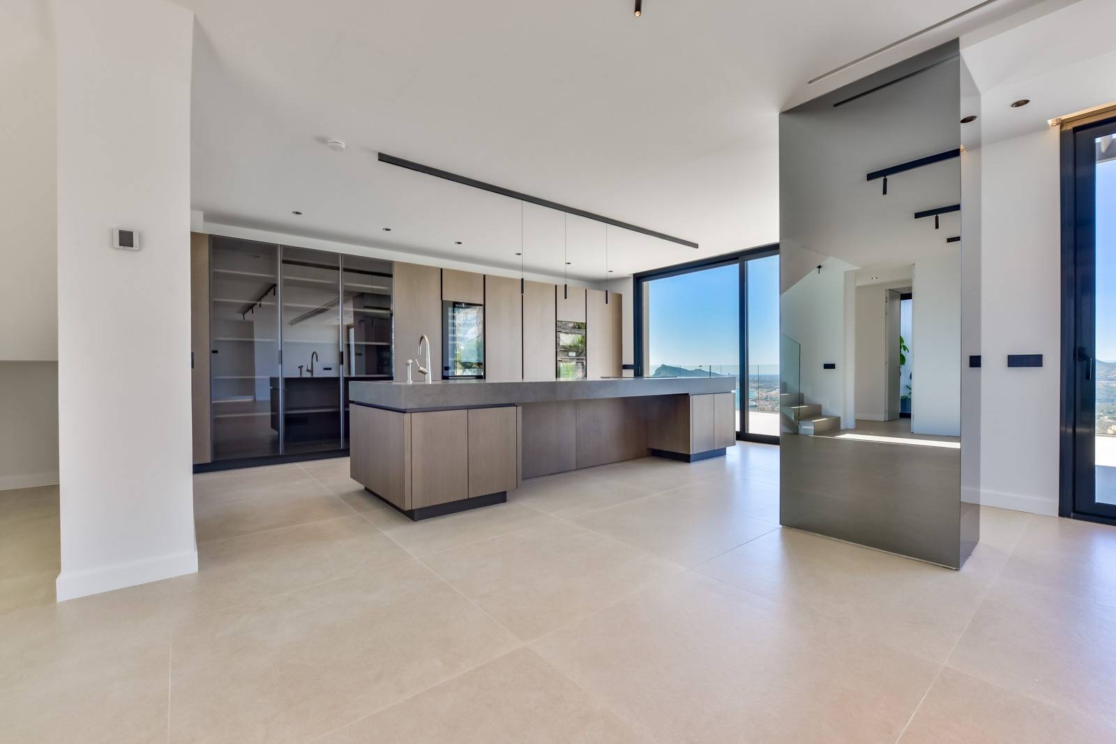 Villa Salónica. Villa contemporánea con excepcionales vistas al mar en venta en Altea Hills.