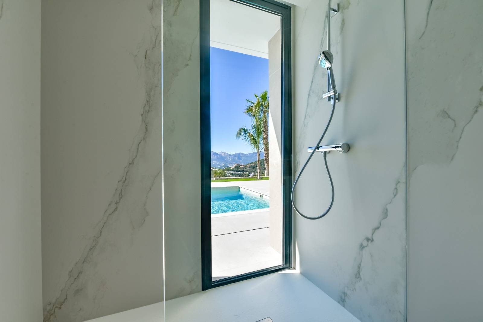 Villa Salónica. Villa contemporánea con excepcionales vistas al mar en venta en Altea Hills.