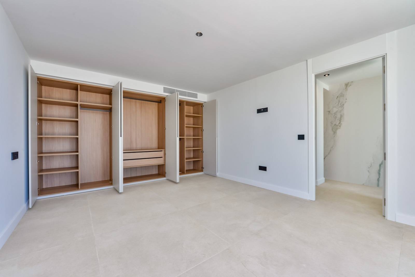 Villa Salónica. Villa contemporánea con excepcionales vistas al mar en venta en Altea Hills.
