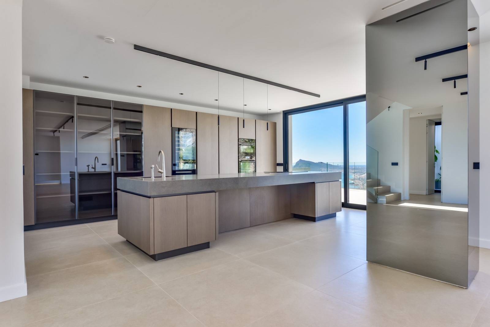Villa Salónica. Villa contemporánea con excepcionales vistas al mar en venta en Altea Hills.