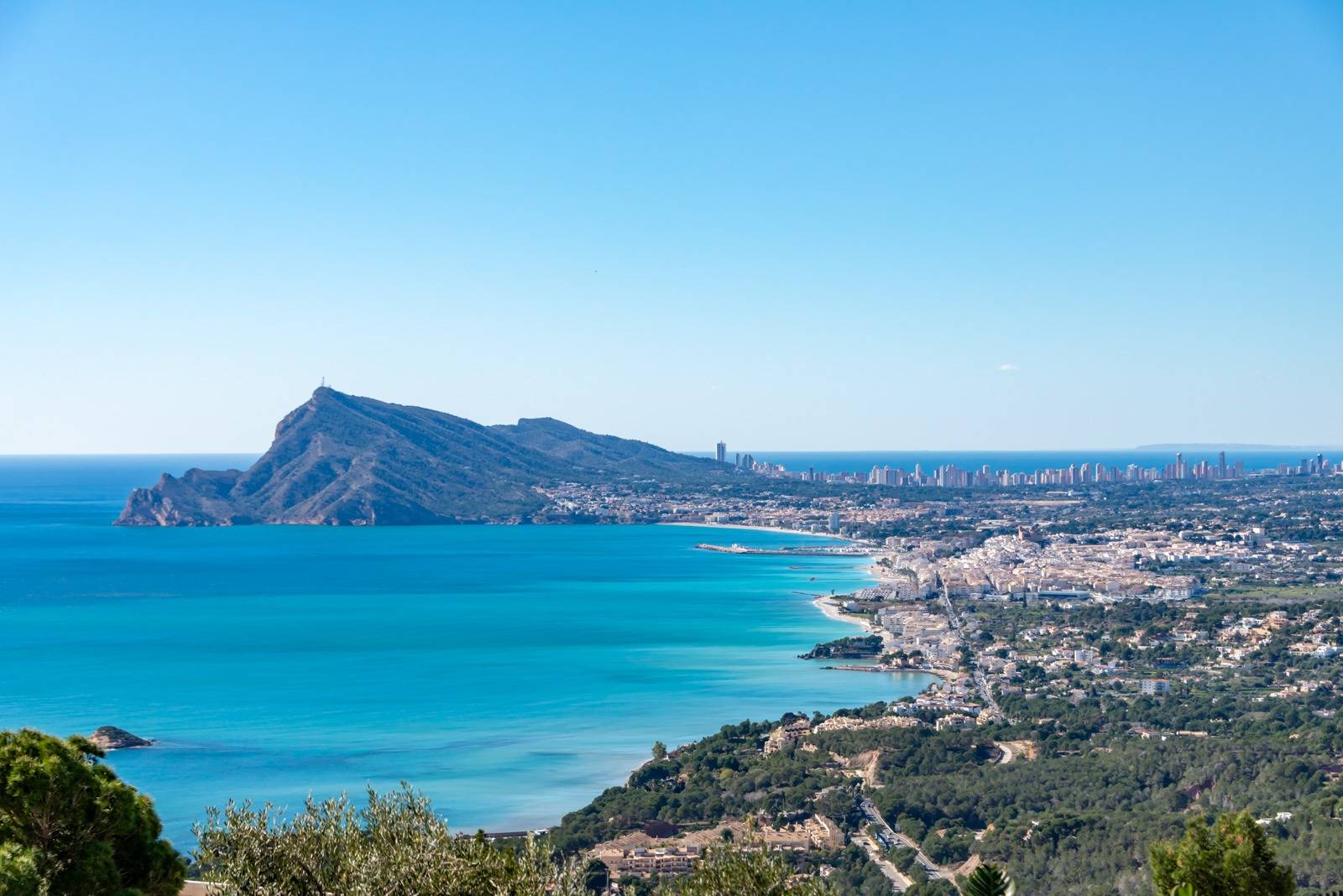 Villa Salónica. Villa contemporánea con excepcionales vistas al mar en venta en Altea Hills.