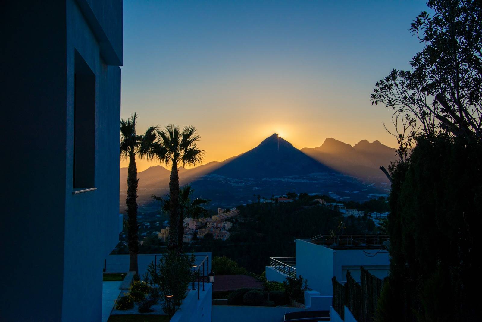 Villa Salónica. Villa contemporánea con excepcionales vistas al mar en venta en Altea Hills.