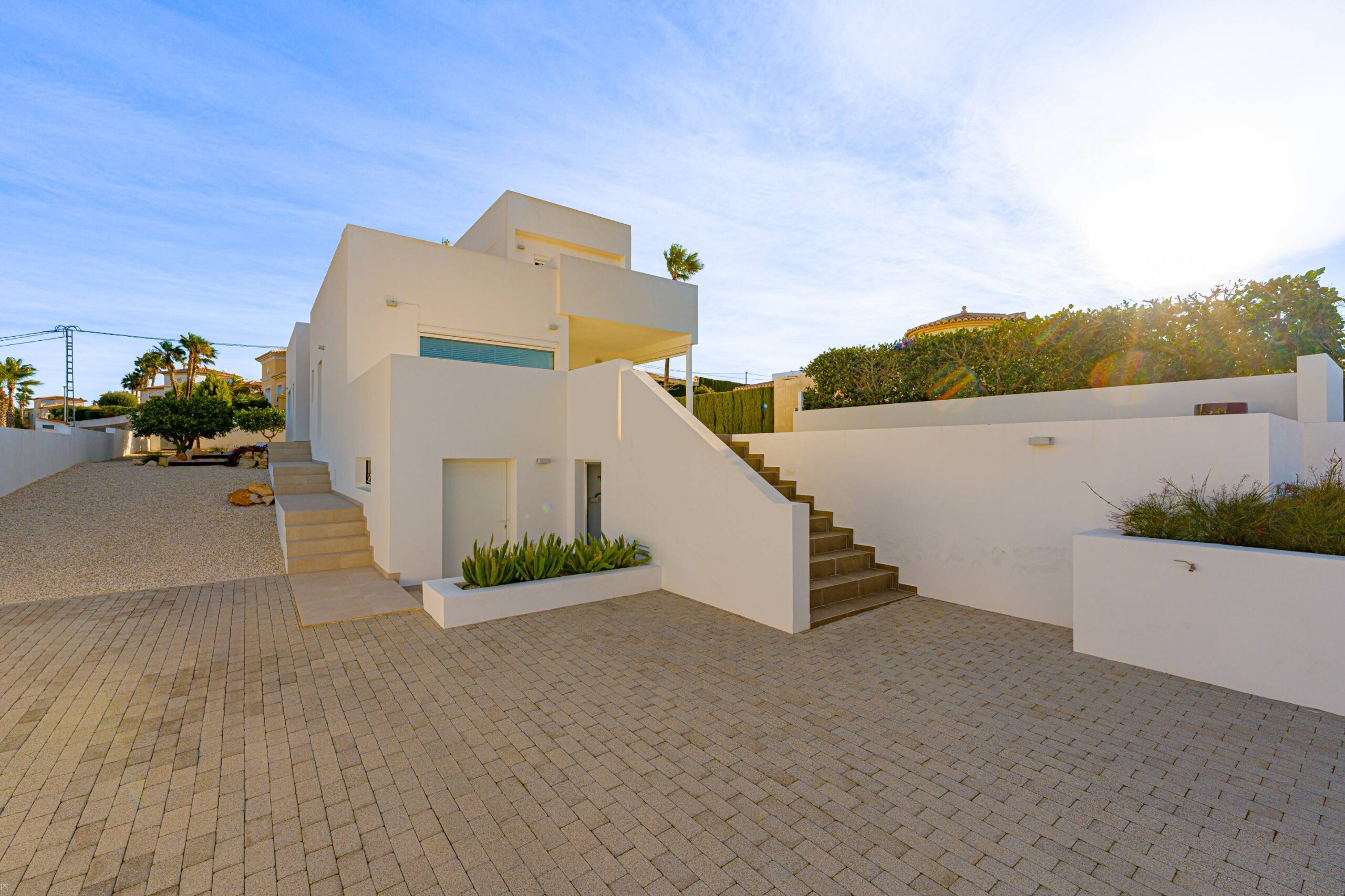 Villa Zeus. Villa moderna en venta en Calpe con vistas al mar.