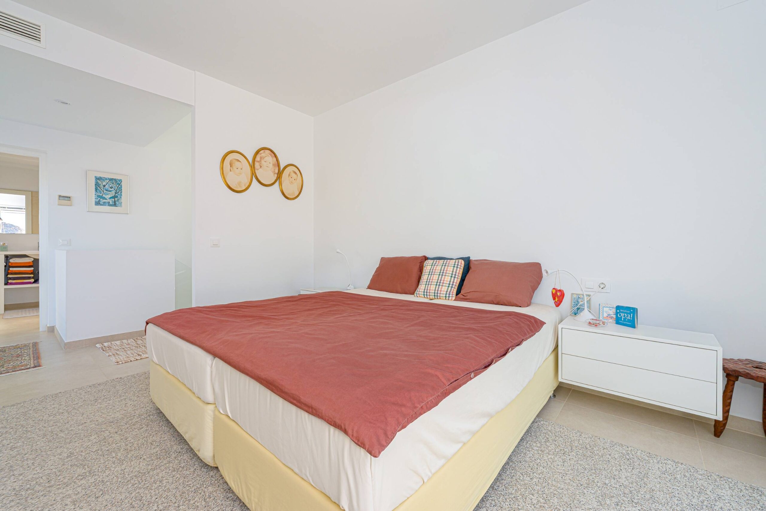 Villa Zeus. Villa moderna en venta en Calpe con vistas al mar.