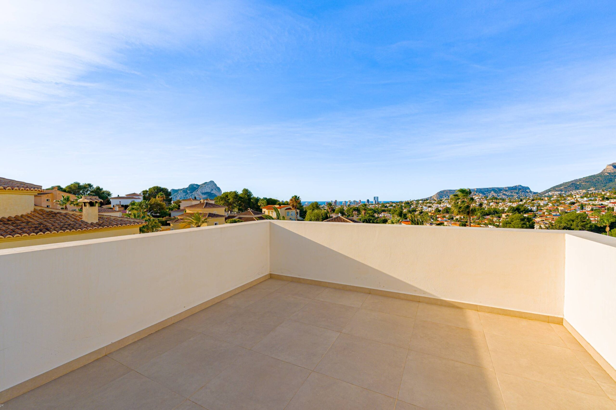 Villa Zeus. Villa moderna en venta en Calpe con vistas al mar.