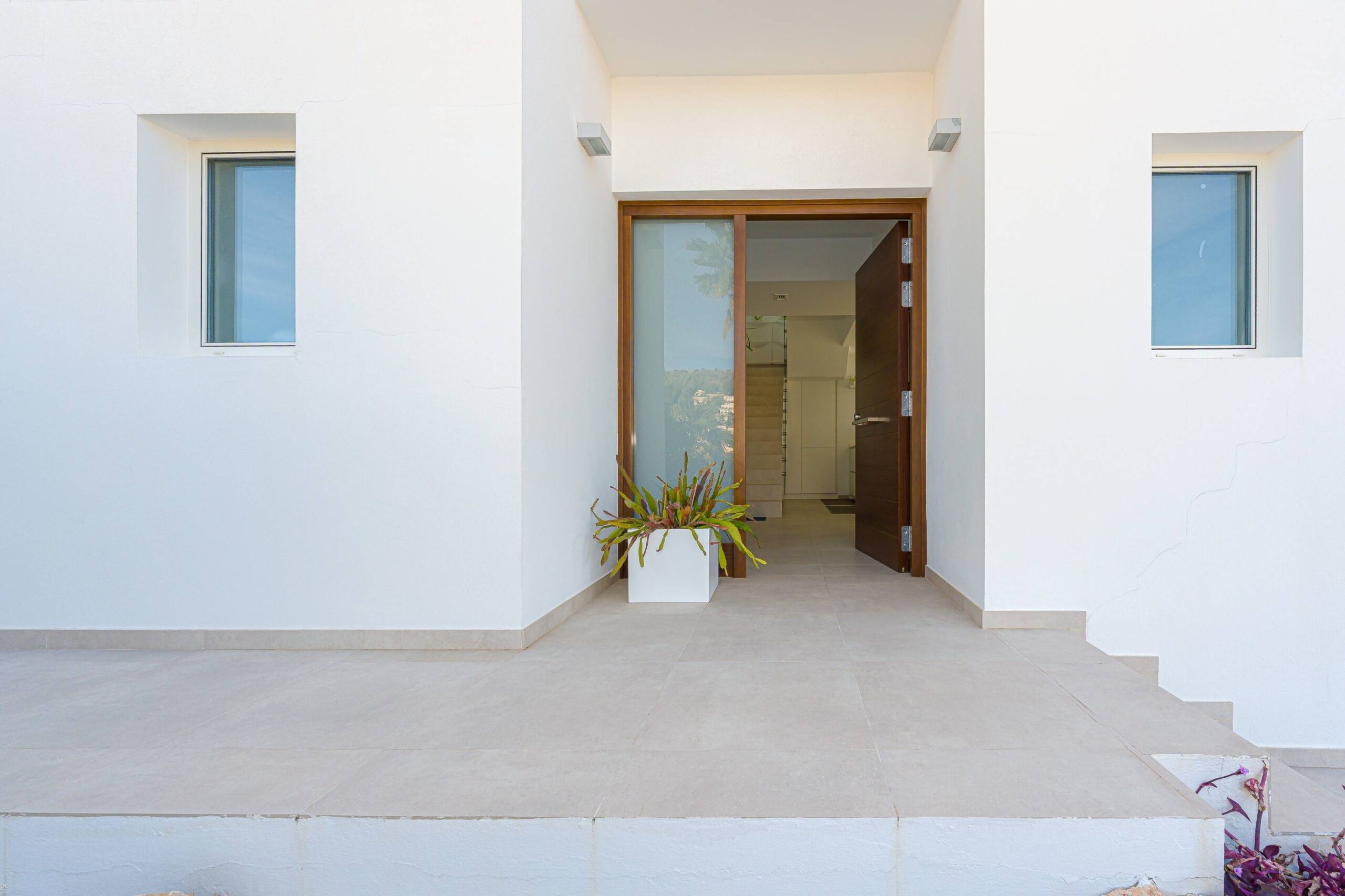 Villa Zeus. Villa moderna en venta en Calpe con vistas al mar.