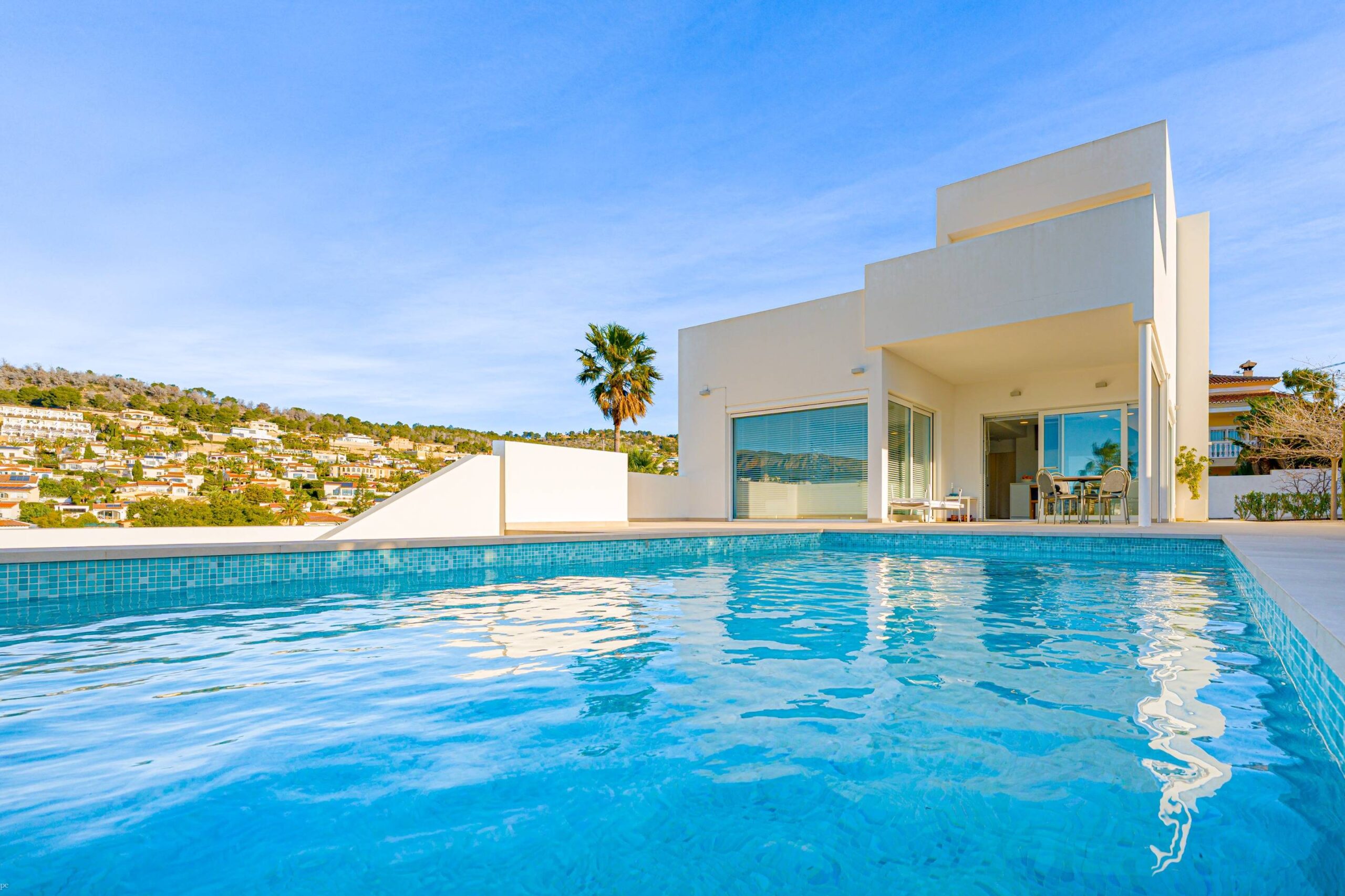 Villa Zeus. Villa moderna en venta en Calpe con vistas al mar.