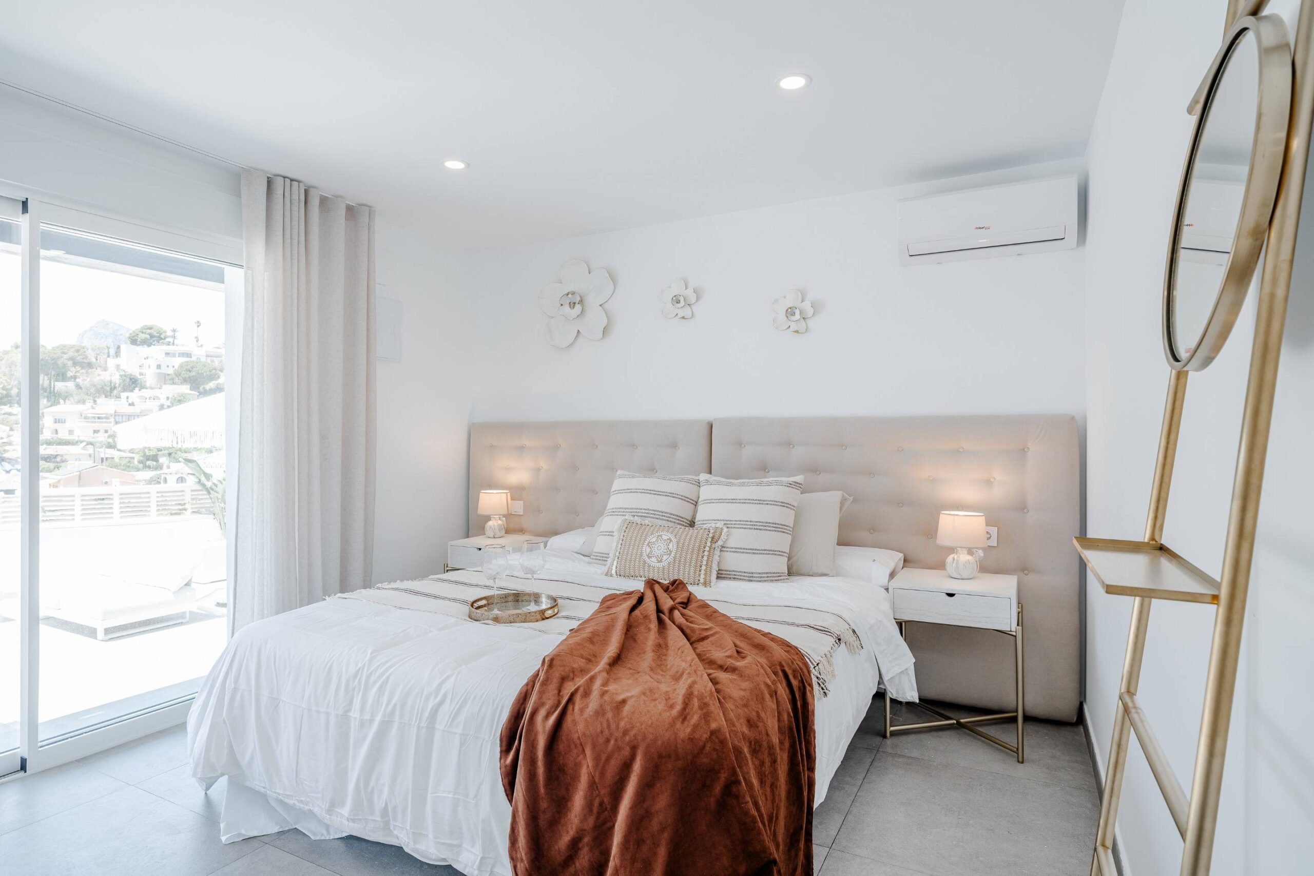 Villa a la venta con vistas al mar y a la montaña en Calpe