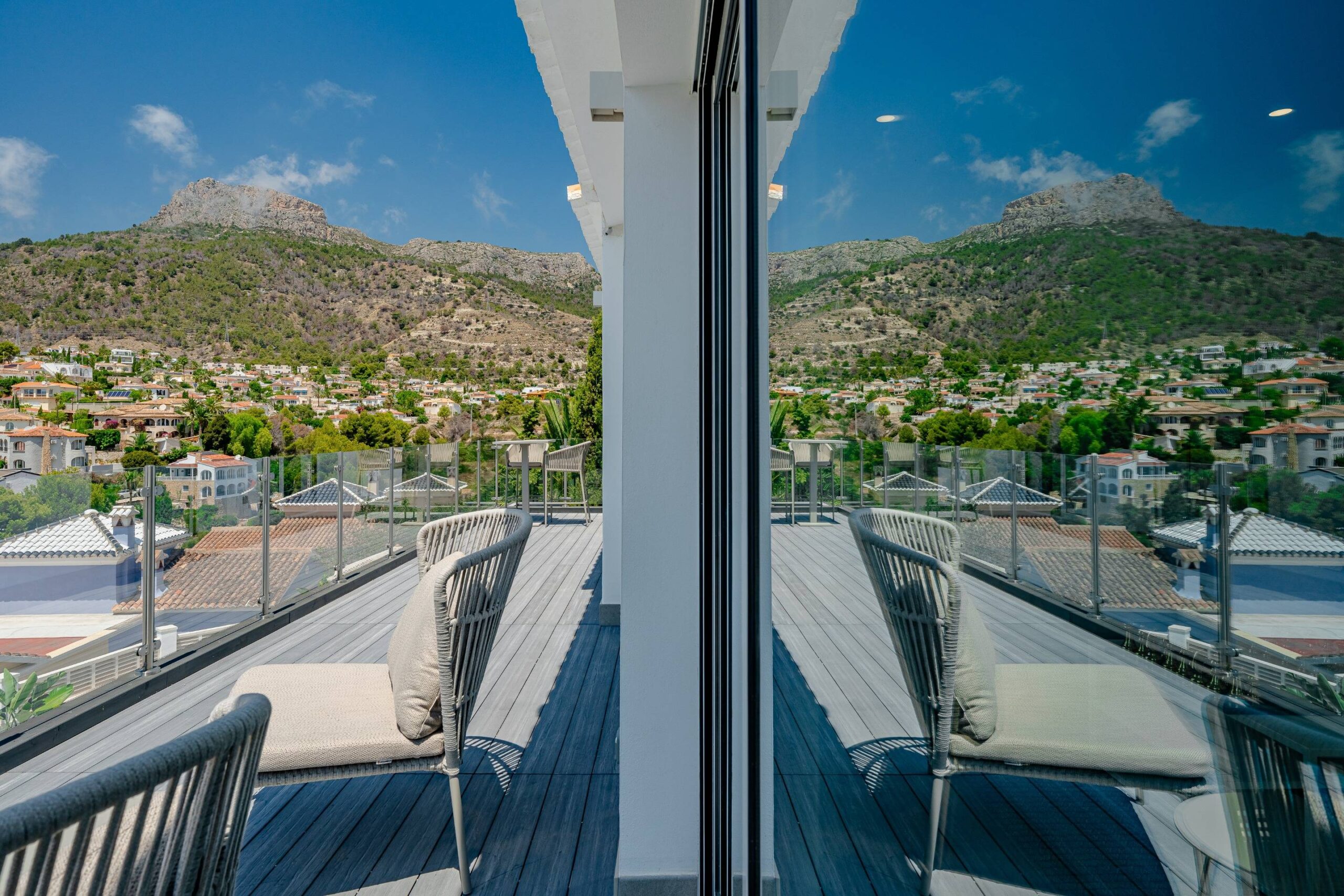 Villa a la venta con vistas al mar y a la montaña en Calpe