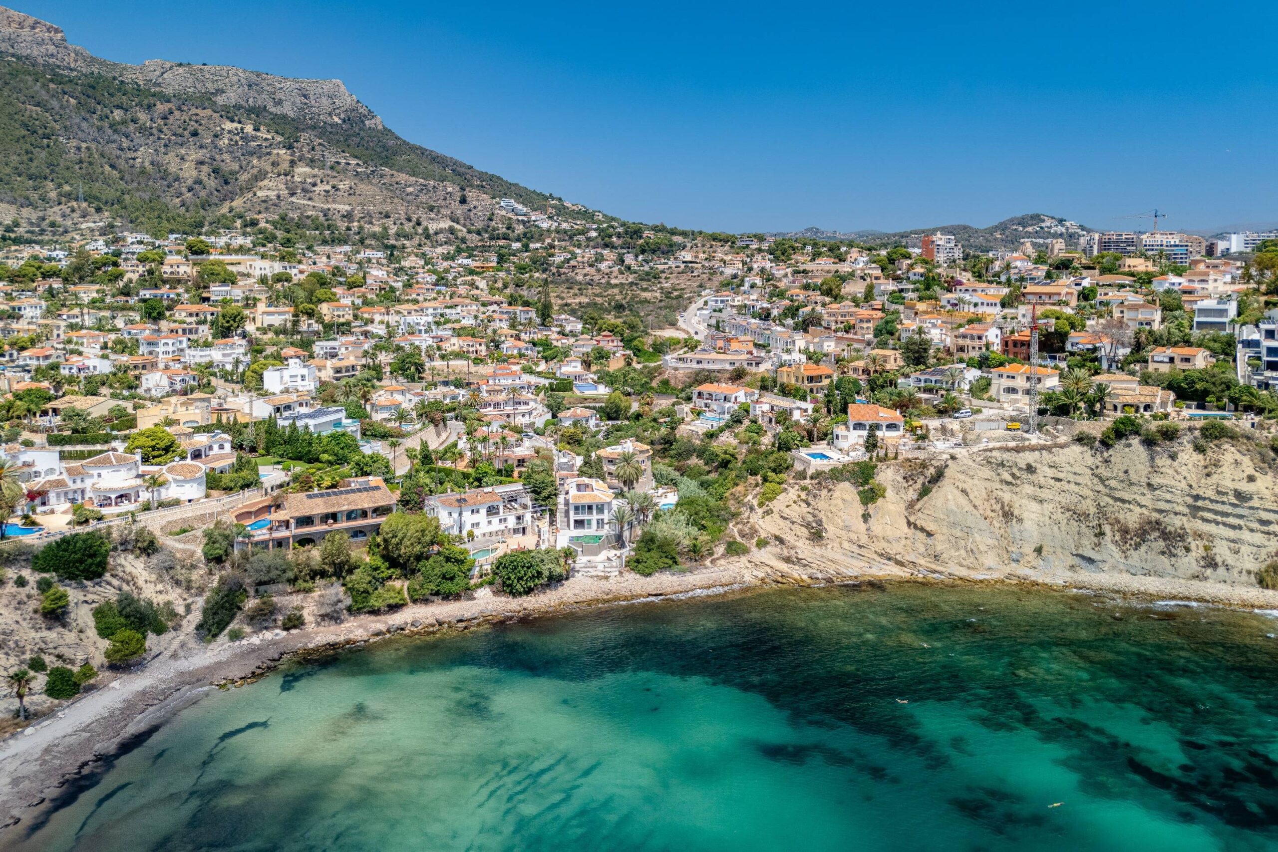 Villa a la venta con vistas al mar y a la montaña en Calpe