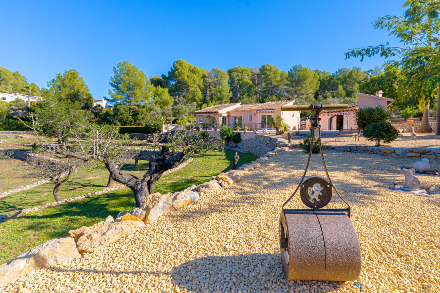 Finca Valleverde. Encantadora villa de una sola planta en venta en Llíber con una gran parcela.