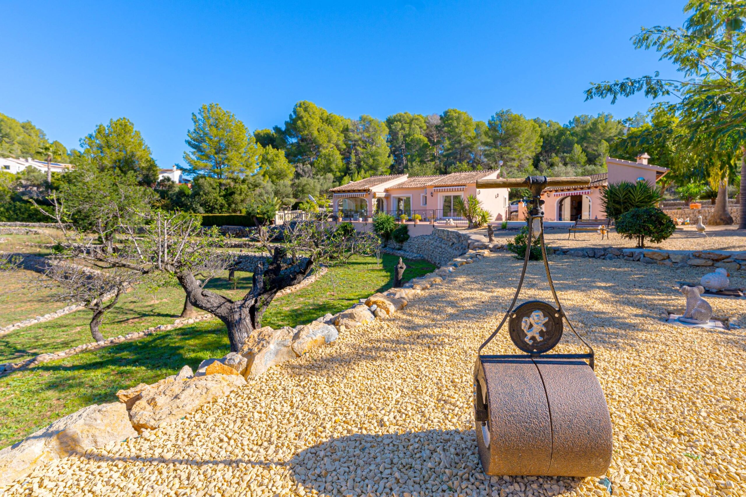 Finca Valleverde. Encantadora villa de una sola planta en venta en Llíber con una gran parcela.