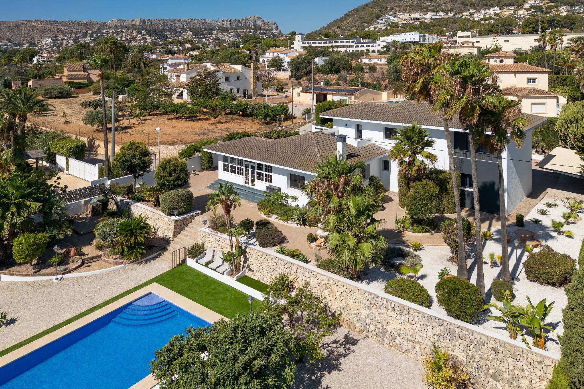 Villa de Prestigio con Vistas al Mar y Espacios Exteriores Excepcionales en Calpe