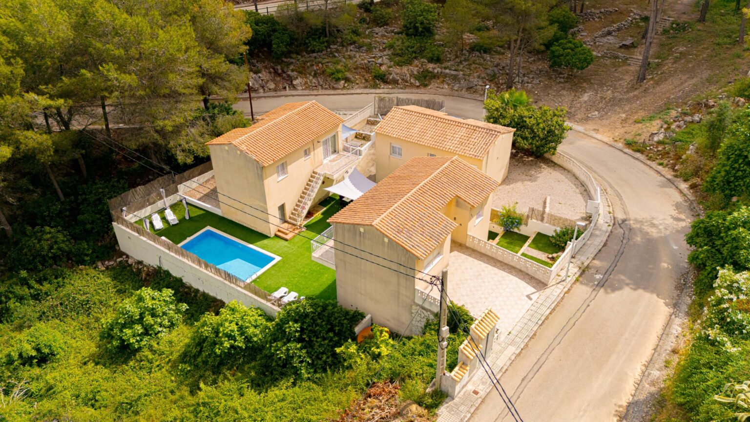 Propiedad con encanto en venta en Tossal Gros con tres villas