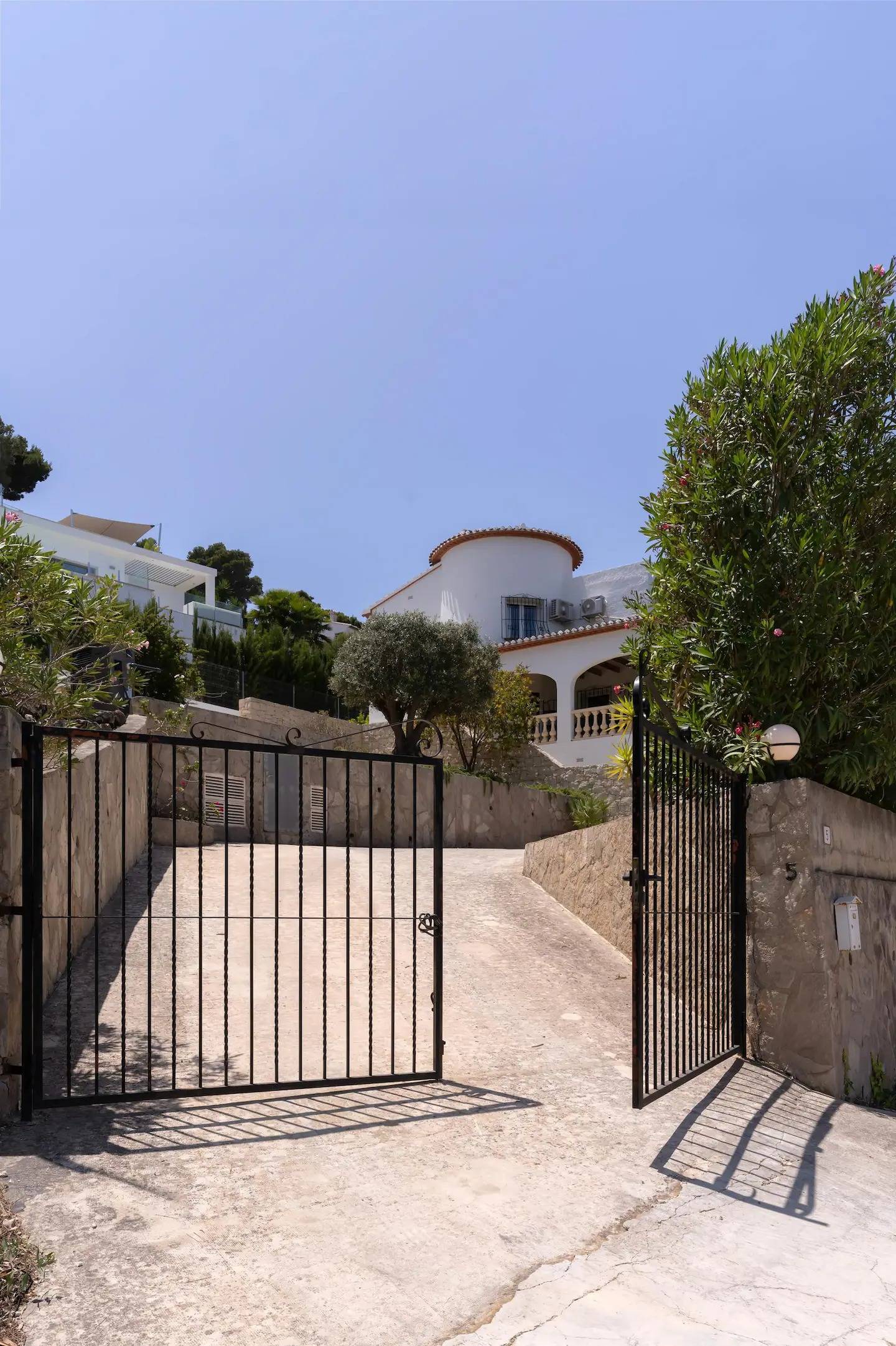 Villa Tetuana. Villa con vistas al mar en venta en Jávea