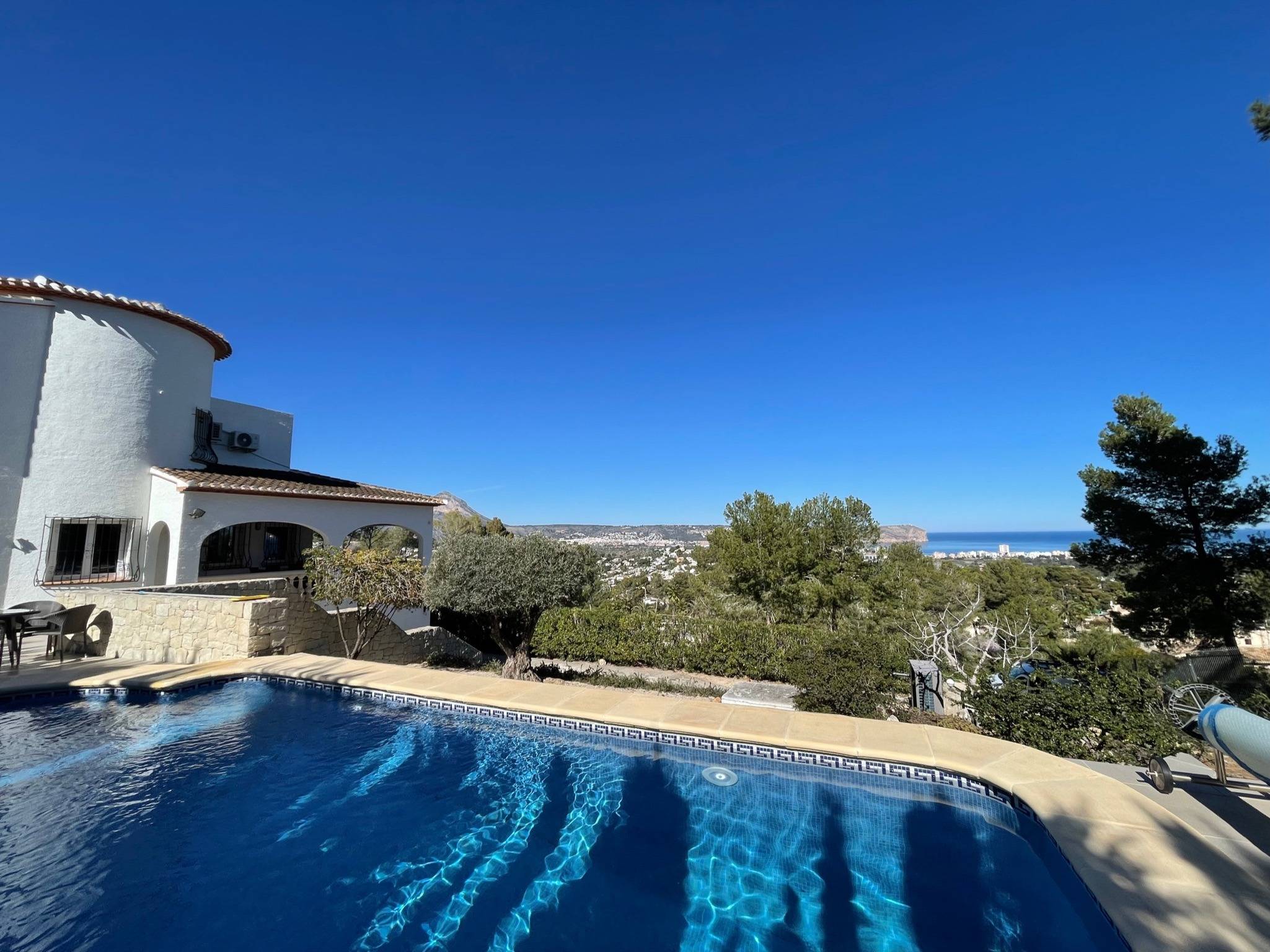 Villa Tetuana. Villa con vistas al mar en venta en Jávea